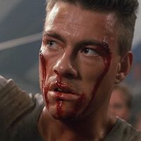 "Rígido como un poste, miope como un topo y feo como un piojo". Jean-Claude Van Damme no siempre fue el héroe del cine de acción que todos conocemos